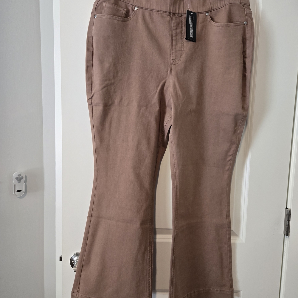 Iasac Mizrahi NWT Boot Cut Jeans.